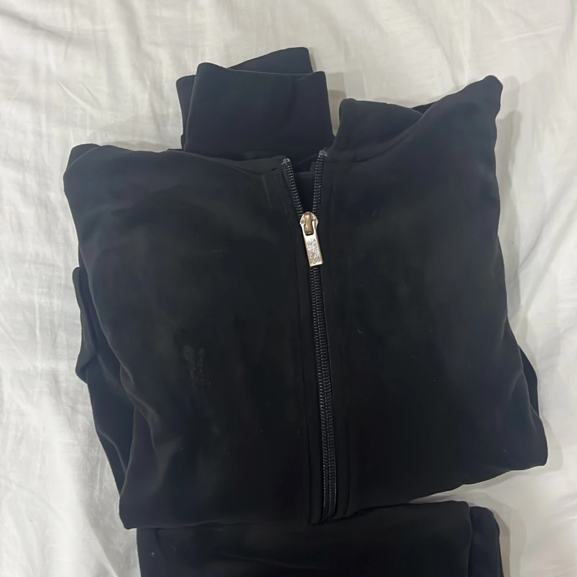 Svart mjukisbyxa med dragkedja - 2