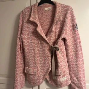 Odd Molly kofta - Kofta från Odd Molly i superfint skick. Använd gärna köp nu