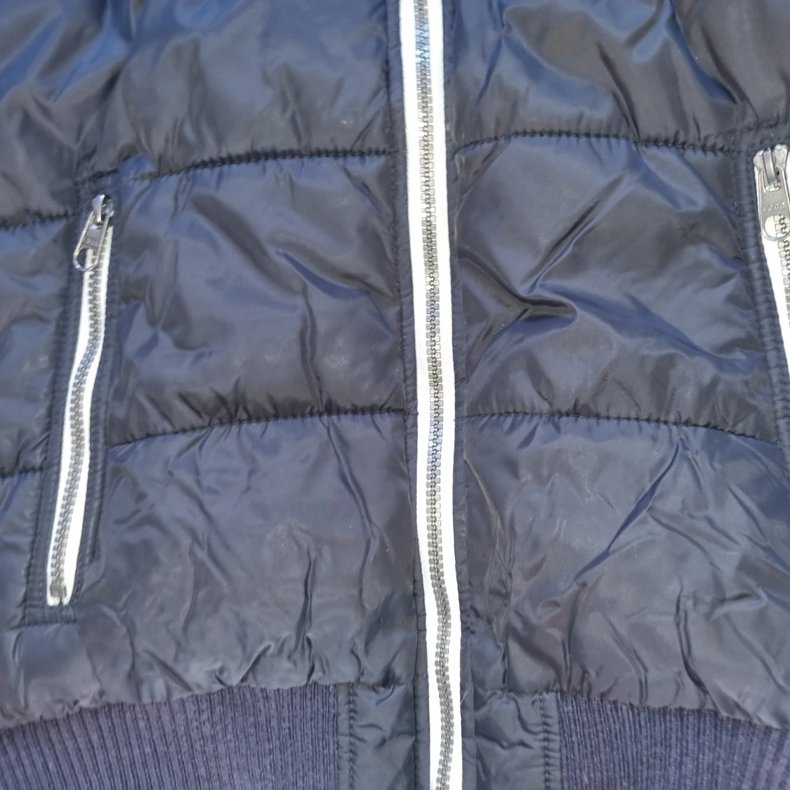 Svart pufferjacka med huva - 3