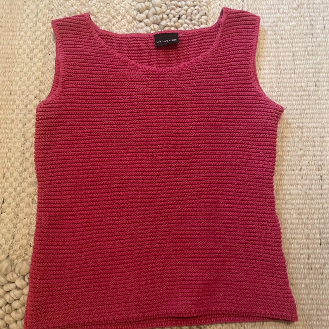 Rosa stickad linne från Lindex