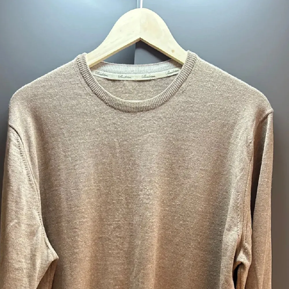 Skön merinoull crewneck från Stenströms. Passar mig som bär M och L. Kan gå ner i pris vid snabb affär. Hupparit & Collegepaidat.
