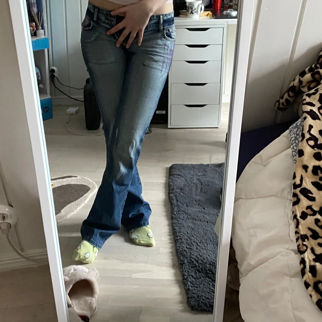 Blå jeans med rosa broderi från Crazy Age - 3