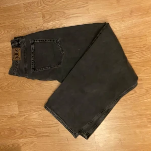 Jeans - Säljer ett par brallor. vet inte mycket om dem men låter de gå billigt. hör av er vid frågor! 
