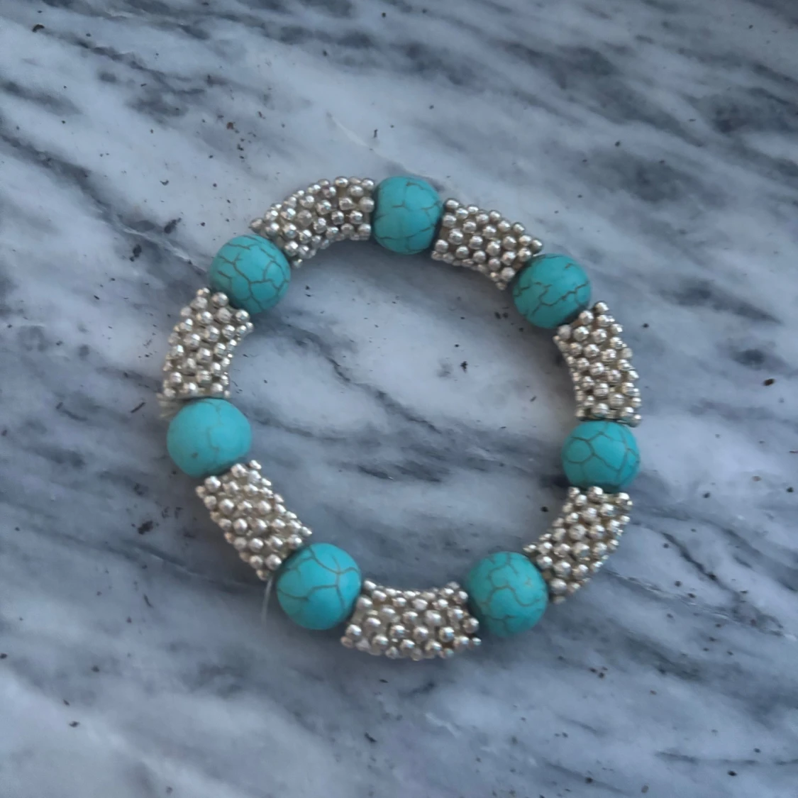 Turkost och silverfärgat armband