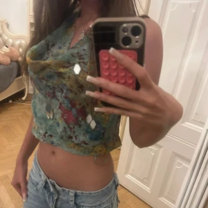 Fest top - säljer denna jättefina festtopp köpt för 500 DKK. Skriv till mig om du är intresserad