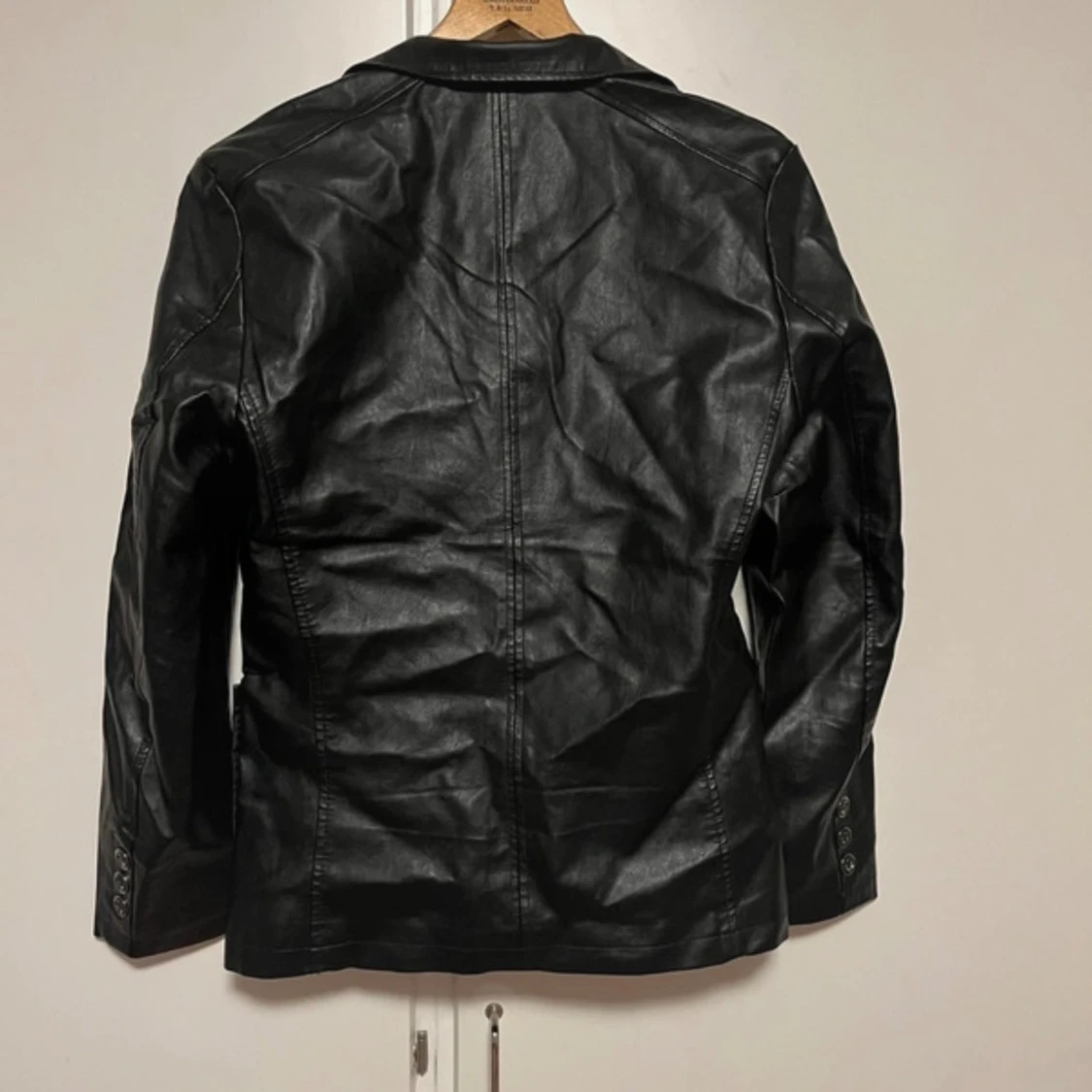 Jättefin svart fusk skinn jacka ny - 90