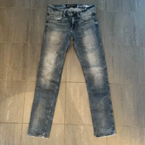 Replay anbass jeans - // Replay anbass jeans// bra skick // Nypris runt 2000 | Storlek W29 / L32 | kontakta för fler frågor eller funderingar//