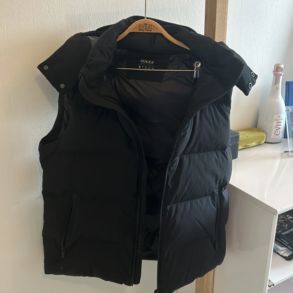 Svart dunväst från Boggi Milano