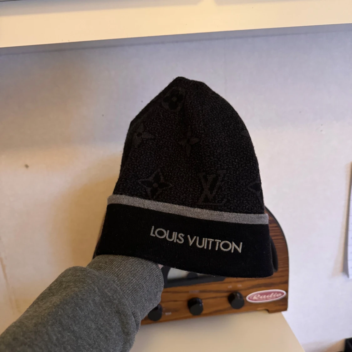 Svart mössa från Louis Vuitton - 1