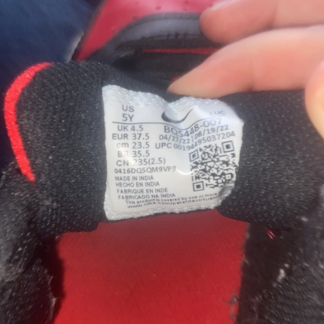 Nike sneakers i svart och rött - 2