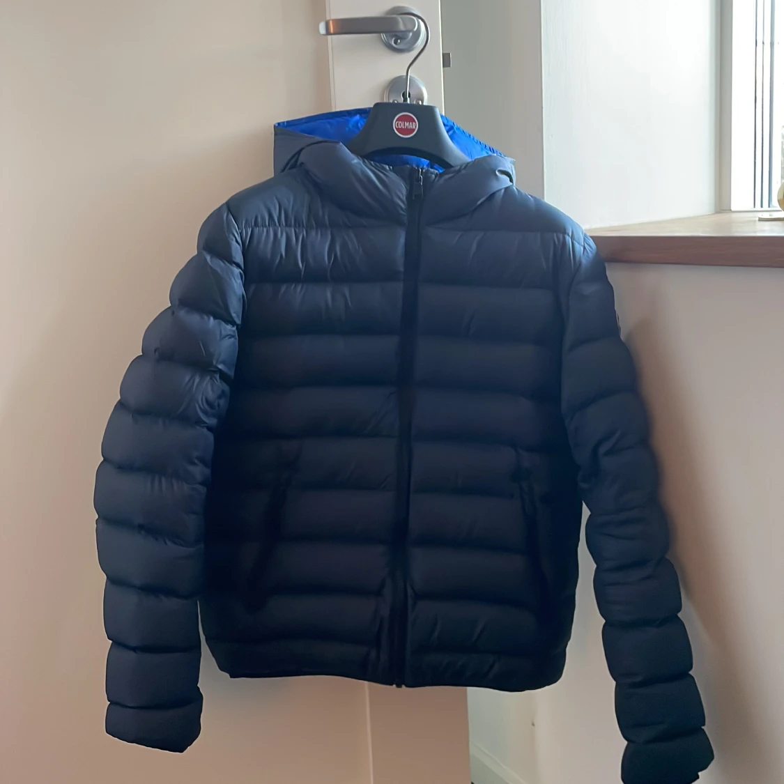 Mörkblå pufferjacka från Colmar - 1