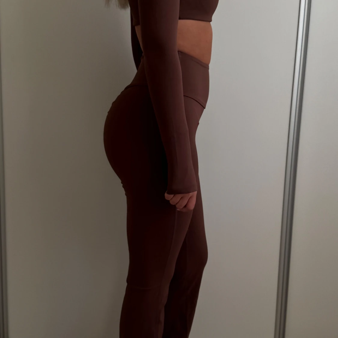 Brun långärmad croppad topp - 1