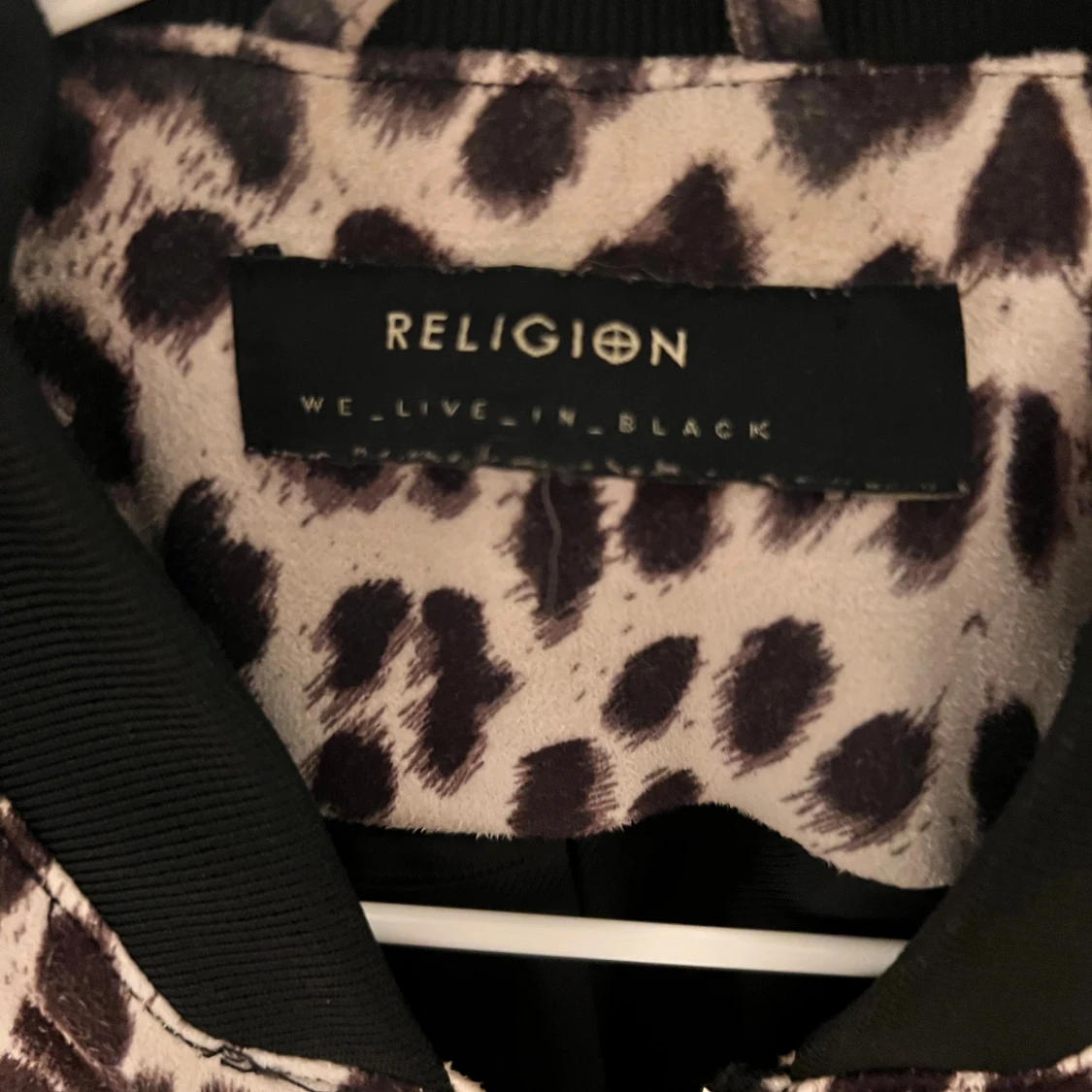 Leopard jacka, Religion  - 2