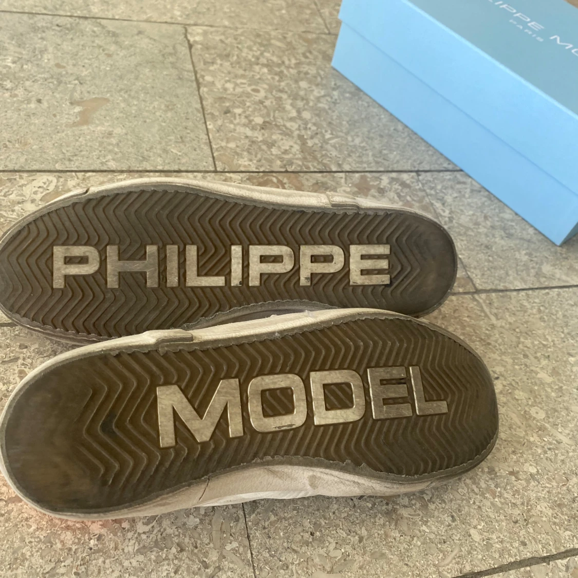 Vita sneakers från Philippe Model - 2