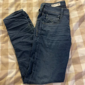Replay anabass  - Riktgt feta jeans från Replay model är anbass. Dom är helt nya bara andvänd en gång och aldrig blivit tvättade 