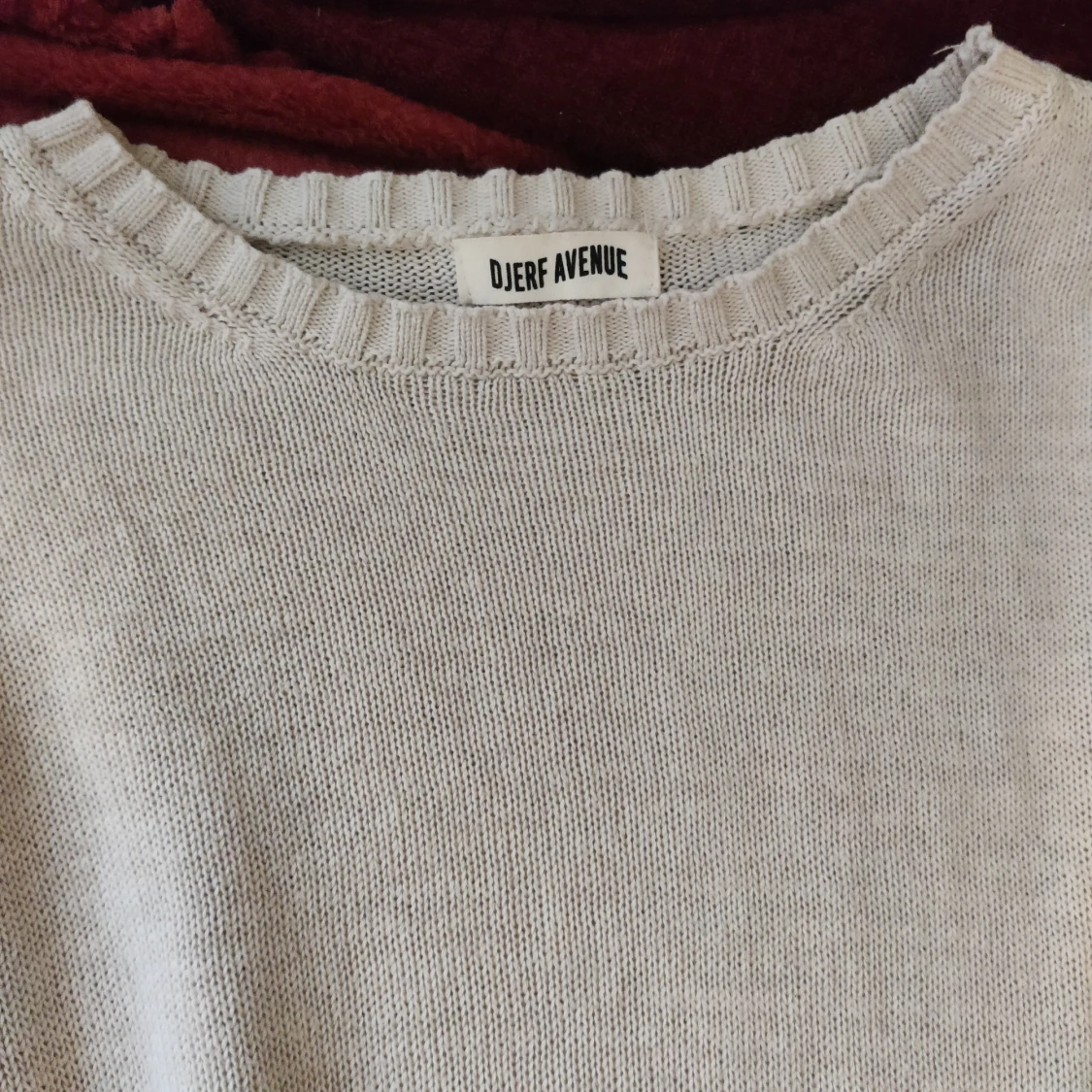Beige stickad tröja från Djerf Avenue slutsåld - 1