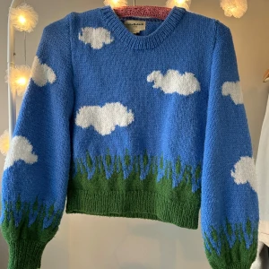 Lirika Matoshi stickad tröja  - Äkta lirika matoshi tröja köpt ett par år sedan men använd endast ett par gånger sedan dess! Älskar den men säljer pga brist på användning. Kan visa upp kvitto.