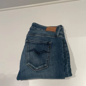 Replay jeans - Säljer ett par feta replay jeans som är i 10/10 skick.
