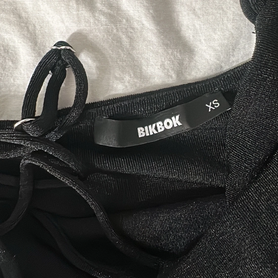 Svart topp från bikbok  - 1