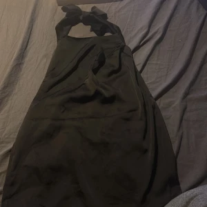 Öppen rygg Topp ifrån  NA-KD - Säljer denna snygga topp ifrån na-kd knappt använd❤️