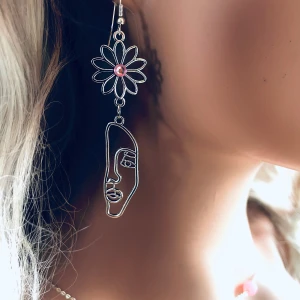 Made by prisförslag- 1 örhänge ansikte blomma - Made by prisförslag- 1 örhänge