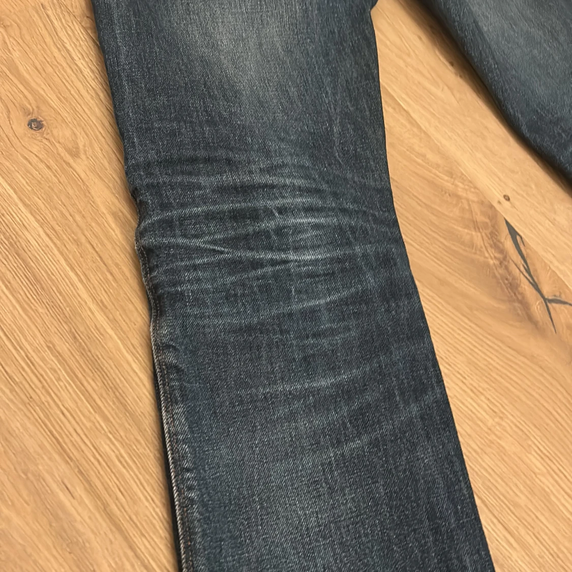 Mörkblå jeans från Acne - 2