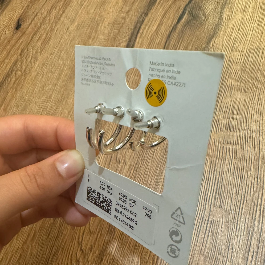 Silverfärgade örhängen från H&M - 1