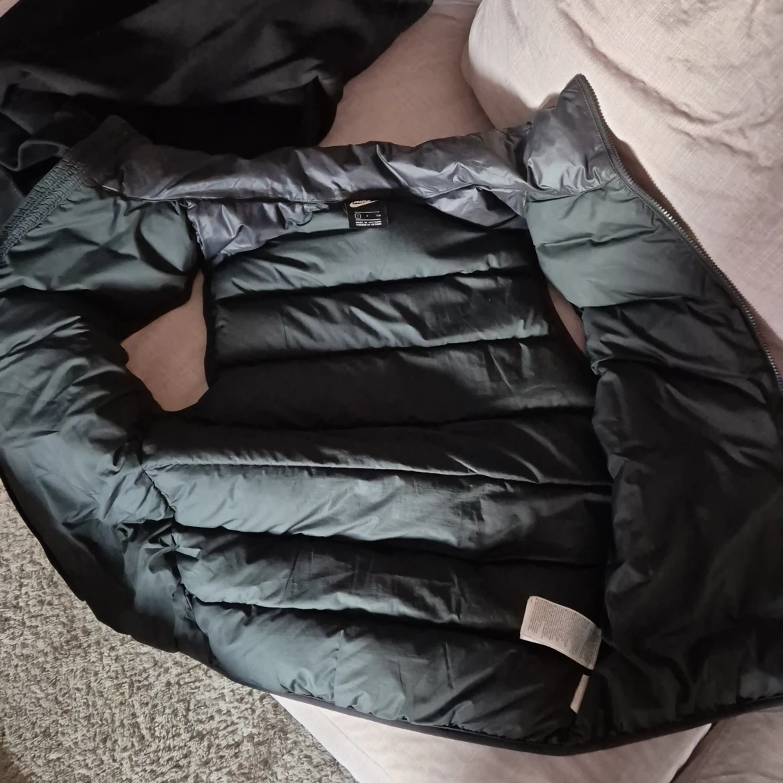 Svart dunväst från Nike - 2