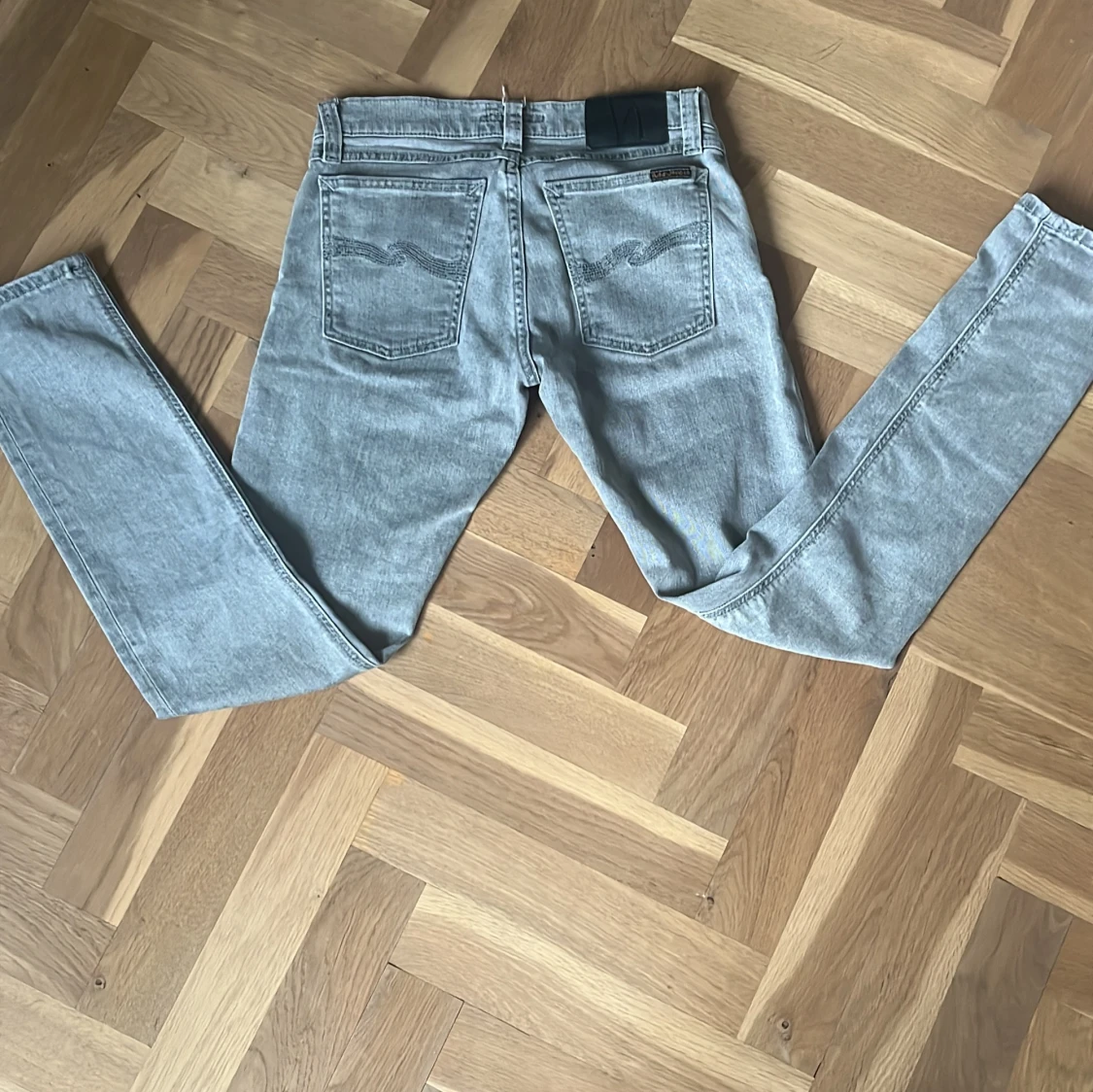 Gråa Nudie jeans