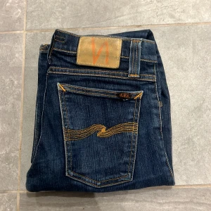 Nudie jeans  - Hej säljer dessa Nudie jeans i storleken 28/30 de är i bra skick 8/10 skriv vid frågor pris 399 M