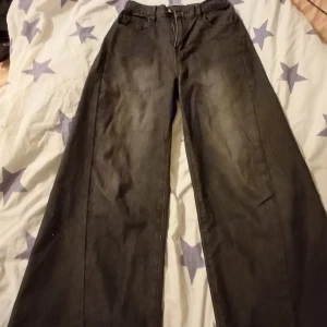 Baggy jeans  - Jeans som är galet för stora för mig