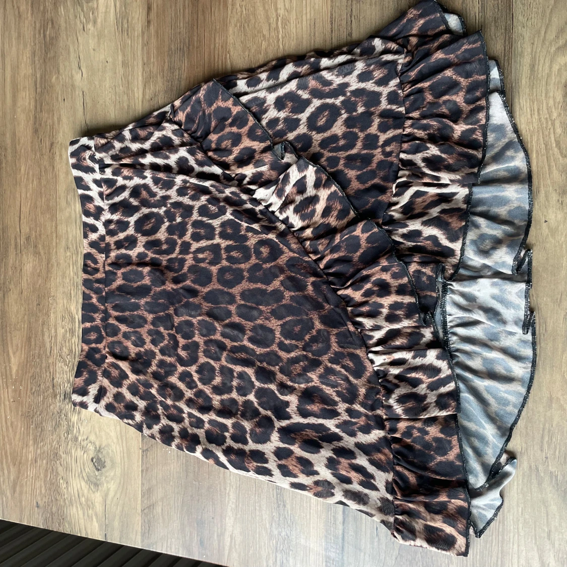 Leopardmönstrad kjol