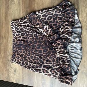 Leopardmönstrad kjol - Kort kjol i leopardmönster