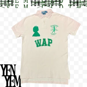 Yenyem polo ”WAP” small - Mindre skavanker utöver Passar en storlek XS/S  Mått och fler bilder skickas vid intresse Rekomenderas vänta två veckor från att du får hem den tills du tvättar den första gången för att trycket ska hålla bäst