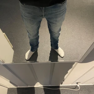 Jack and Jones comfort/Mike - Säljer ett par schyssta jeans ifrån jack and jones inga slitningar eller skador, storlek 31/34