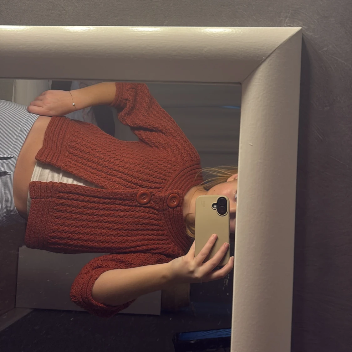 Rostfärgad stickad kofta