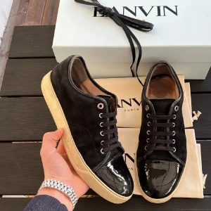 Lanvins - Säljer dessa extremt feta lanvins! Size 44 på dessa. Skick 8/10! Kan gå ner i pris vid snabb affär. Hör av dig vid minsta fundering🤝