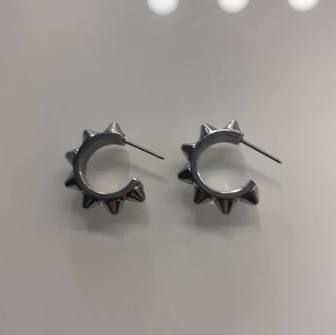 Edblad örhängen ” peek creoles steel ” i silver - 1