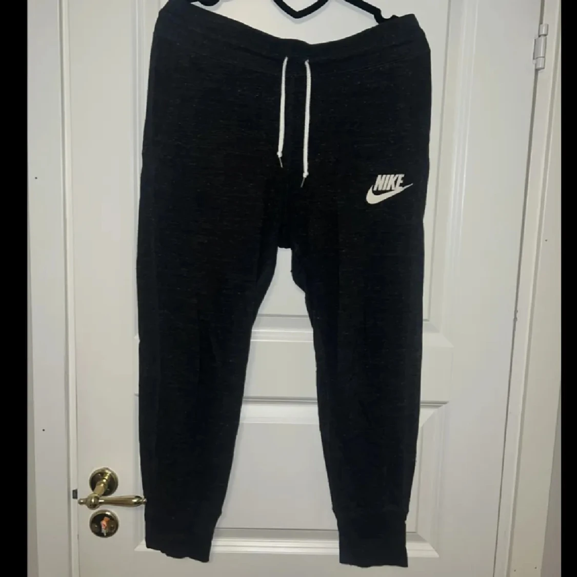 Svarta mjukisbyxor från Nike