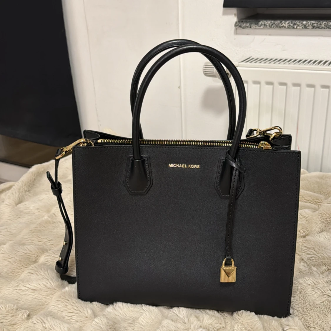 Svart michael kors väska