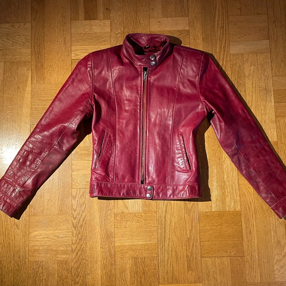 Vintage röd läderjacka - 1