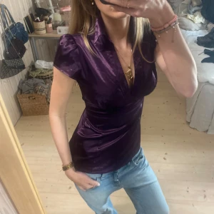 Topp med knytning bak - SUPER snygg och passar alla eftersom man kan knyta i midjan där bak