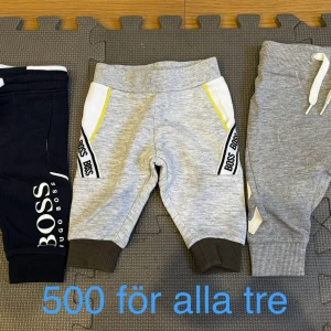 Tre par barnbyxor från BOSS - Säljer tre par barnbyxor från BOSS och en Hummel. 0-3 månader