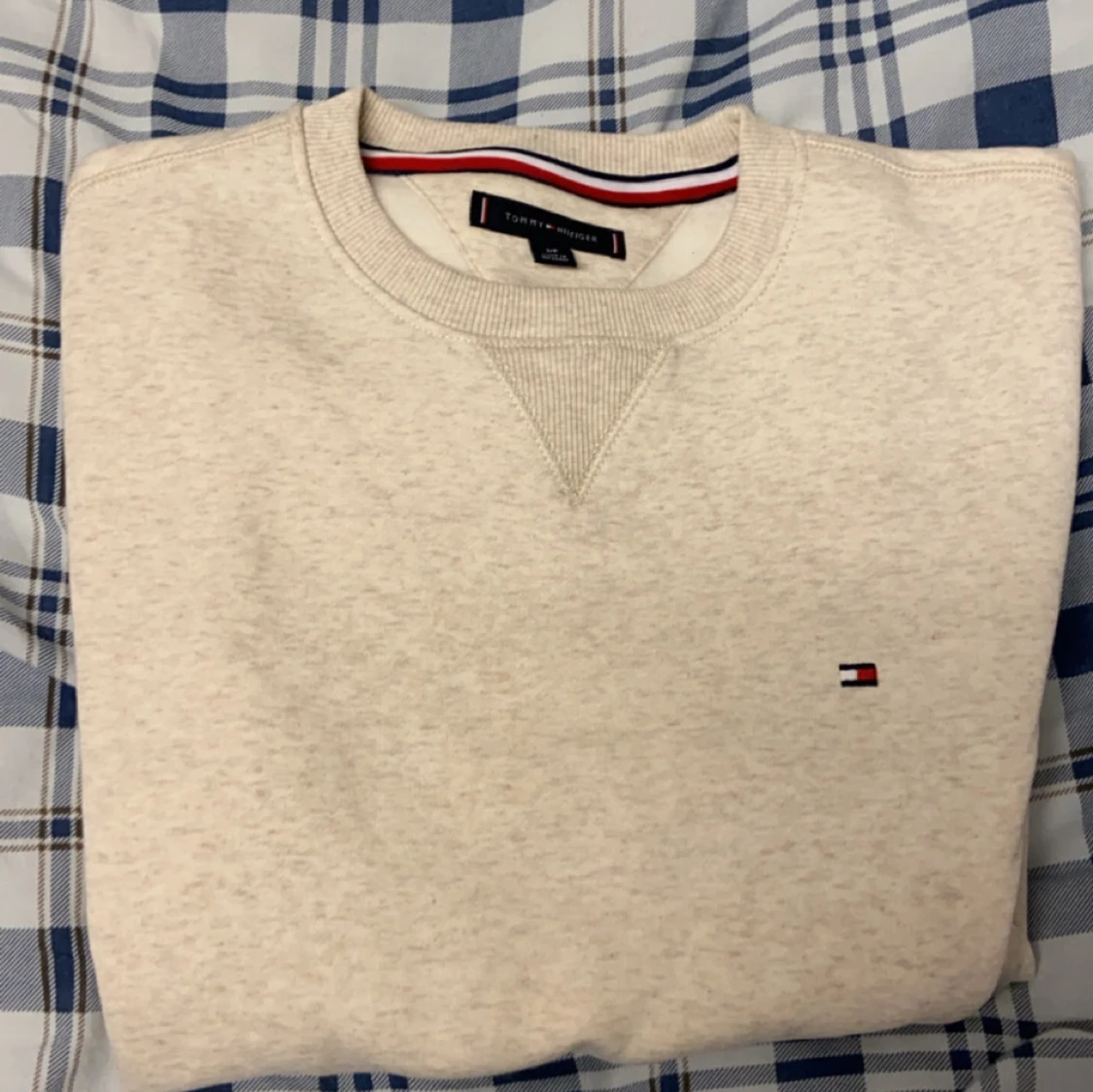 Beige tröja från Tommy Hilfiger