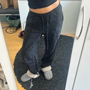 Linnebyxor - Svarta linnebyxor från Chelsea