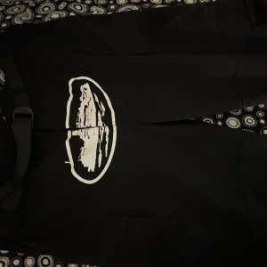 CORTEIZ CARGO - Säljer ett par Corteiz cargo-byxor i utmärkt skick. Köpta i England  och endast använda två gånger, så de är nästan som nya. Byxorna är den senaste stilen för 2024.    Perfekt för dig som vill ha något trendigt och unikt!  Först till kvarn!! 