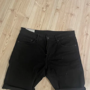 Hm jeans shorts - Hm shorts i storleken 34-32 väldigt fina. Var jeans från början men jag gjorde om dom.