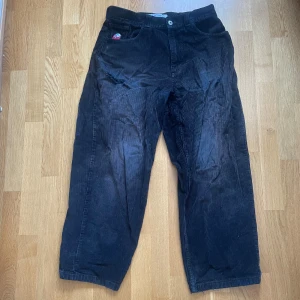 Big Boys jeans - Small corded big Boys. Använt en del och därför finns det lite hål(se bilderna). 