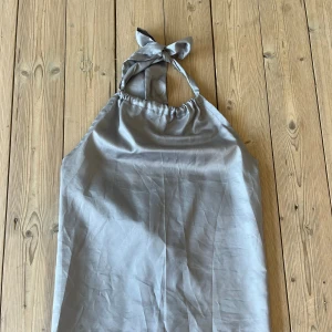 Så fin silkes topp - Jättefin topp som knyts runt halsen 