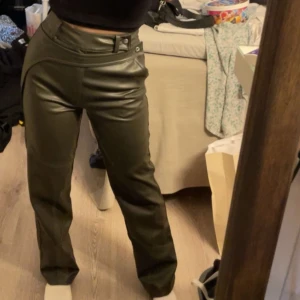 Adsgn skinnbyxor - Svinanygga skinnbyxor från adsgn, använda 1 gång☺️ storlek xs 